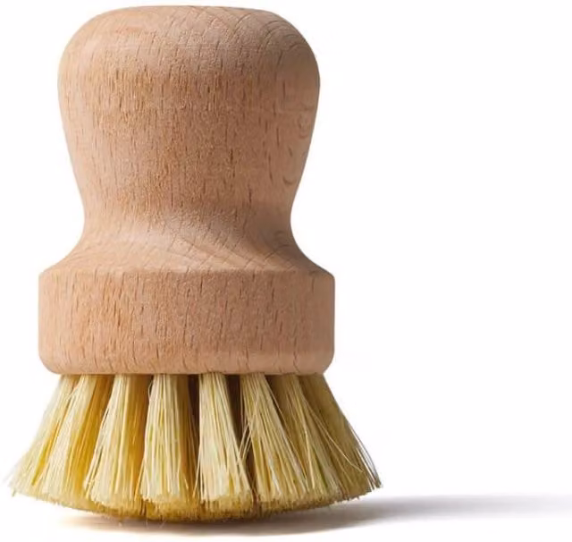 Wild & Stone Wooden Pot Brush in Brown with Natural Fibres – 1