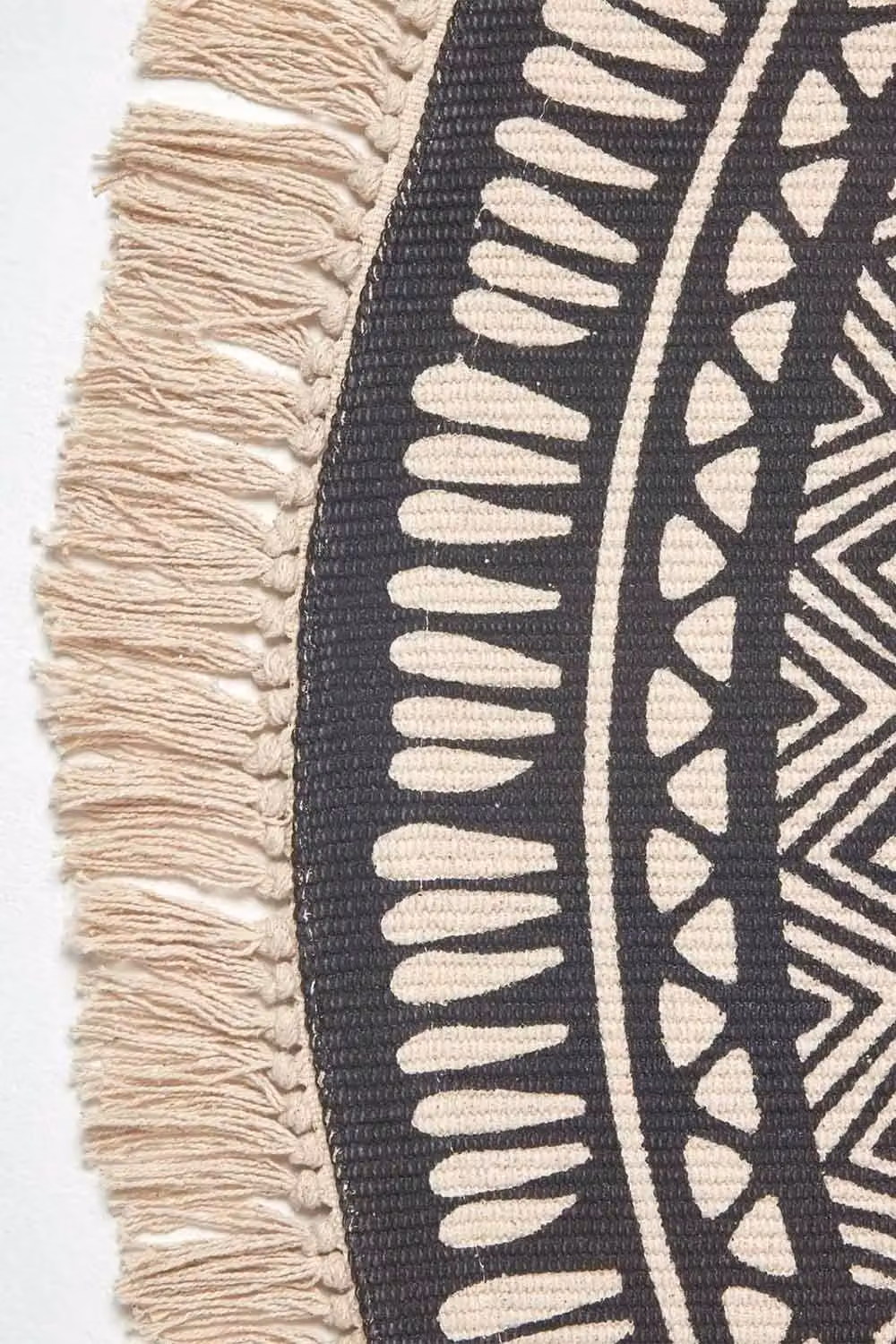 Homescapes Black and White Cotton Round Mandala Printed Rug with Fringes, Diameter: 130 cm – 2