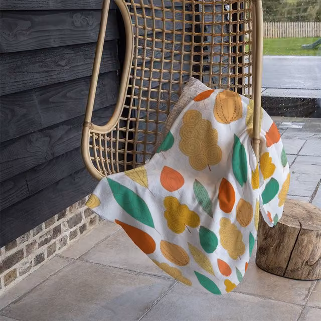 Benjamin Tate Design Floral Fleece Decorative Leaves Blanket in Orange, Beige and Multicolour, W/H: 120 x 150 cm – 1