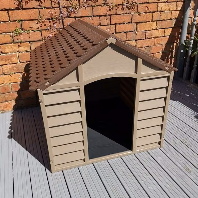 Samuel ALEXANDER Weatherproof Plastic Dog Kennel in Brown, W/D/H: 86 x 84 x 82 cm