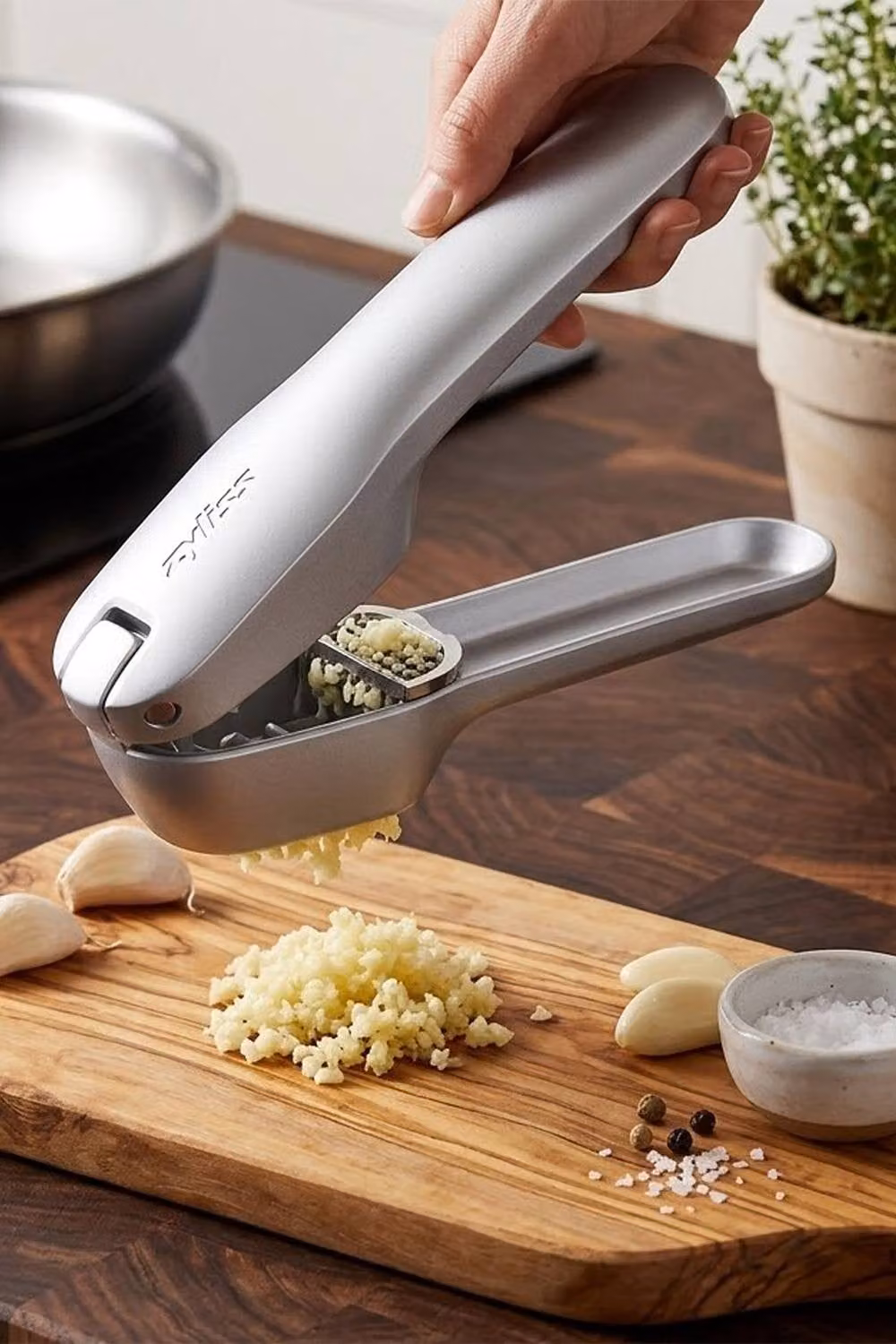Zyliss Susi 4 Garlic Press in Silver with Non-Stick Surface and Stainless Steel Components – 7