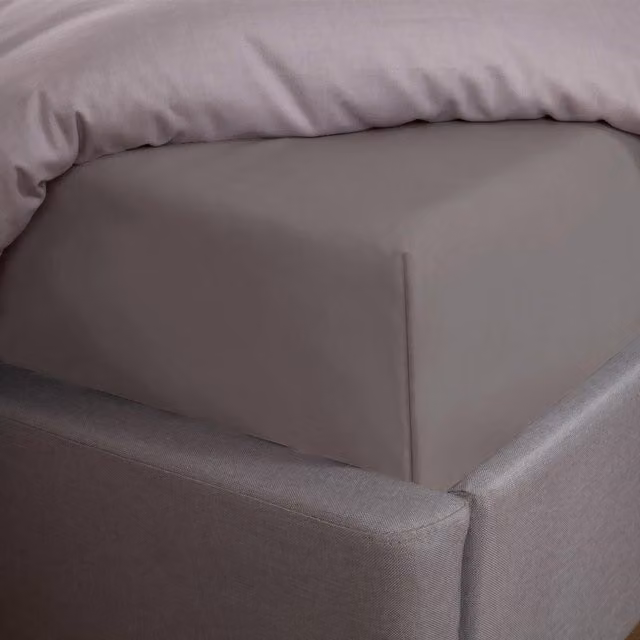 Highams Luxury Plain Dyed Cotton Fitted Sheet in Grey, W/D/H: 140 x 200 x 30 cm