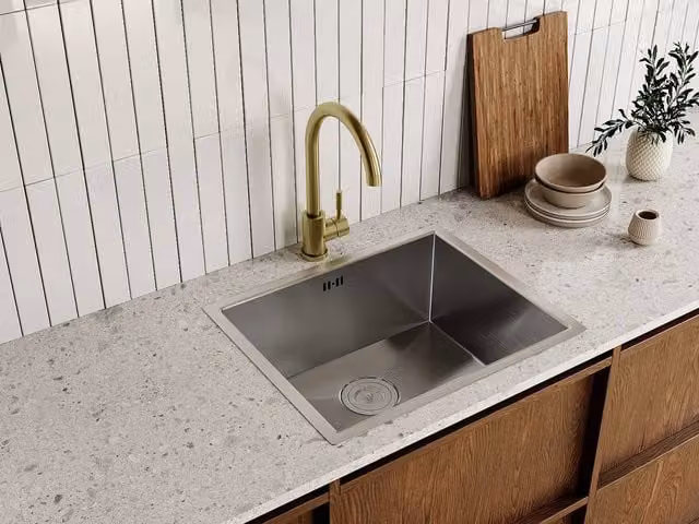 Vente-unique ROMILY Stainless Steel Kitchen Faucet with Swivel Spout, Gold – 1