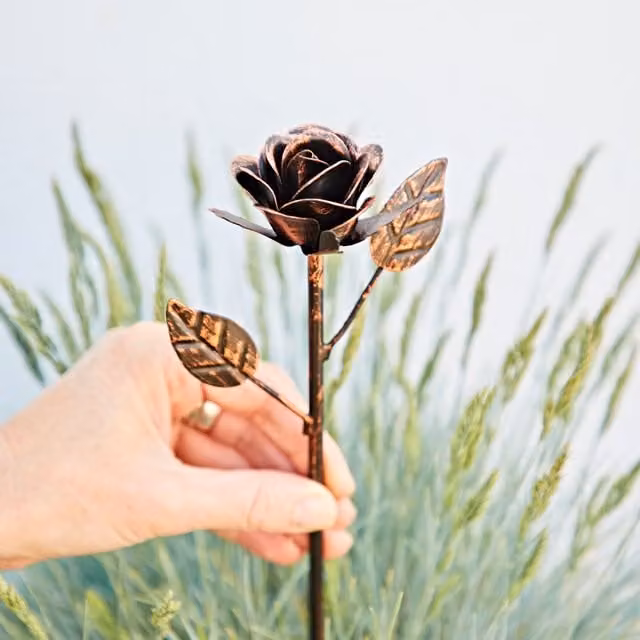 Paper High Distressed Copper Rose Metal Garden Stake in Black, Bronze and Copper, H 40.5 cm x W 10 cm x D 10 cm