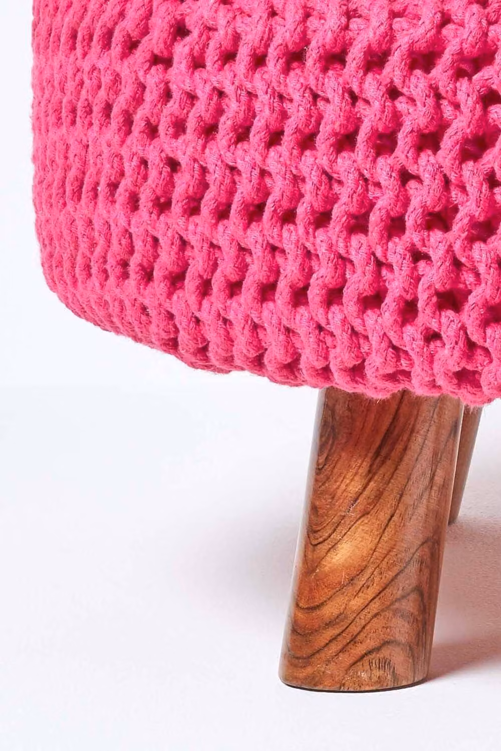 Homescapes Large Round Pink Cotton Knitted Footstool with Wood Legs – 3