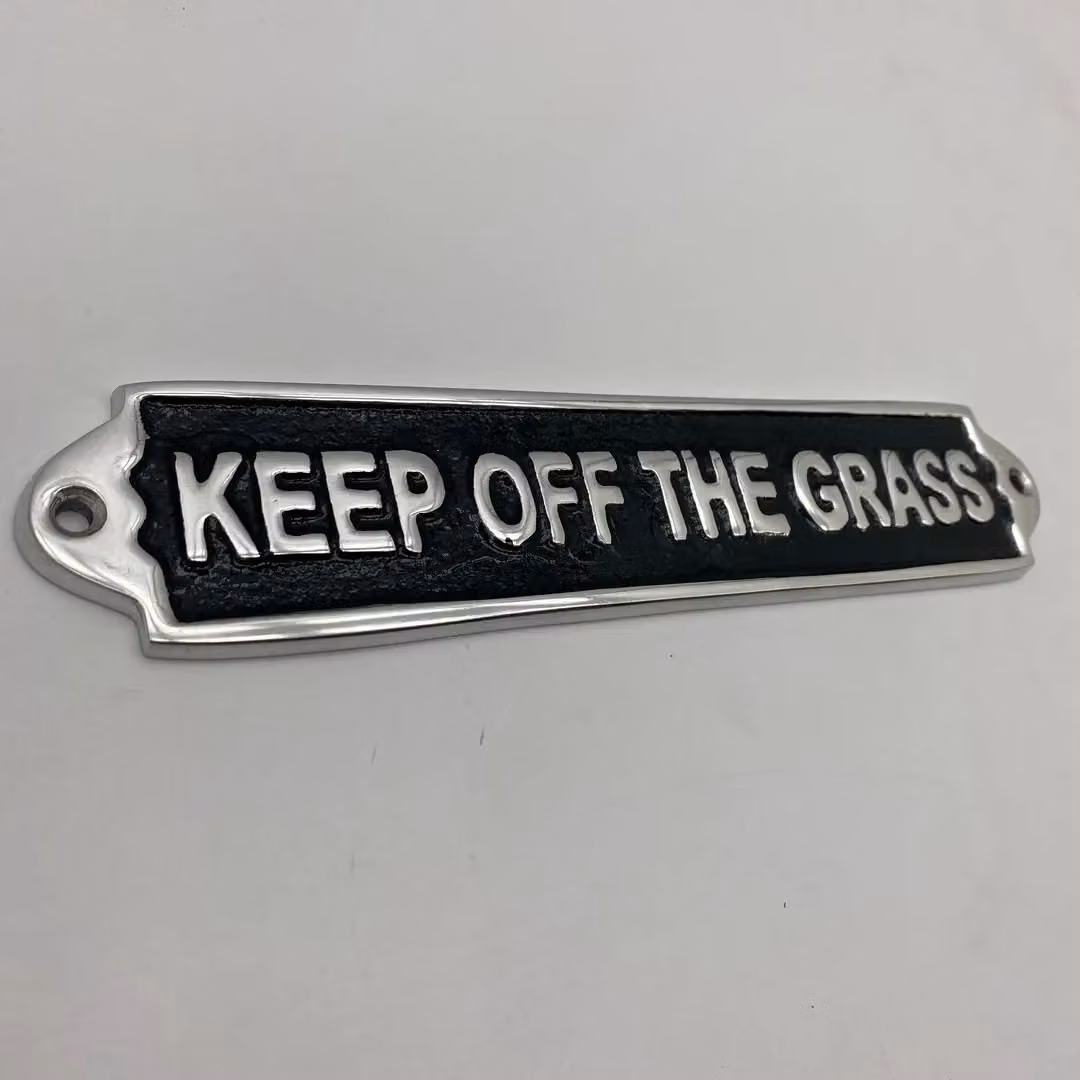 Minster Keep Off The Grass Black Aluminium Wall Plaque, W/H/D: 25 x 6 x 1 cm – 3