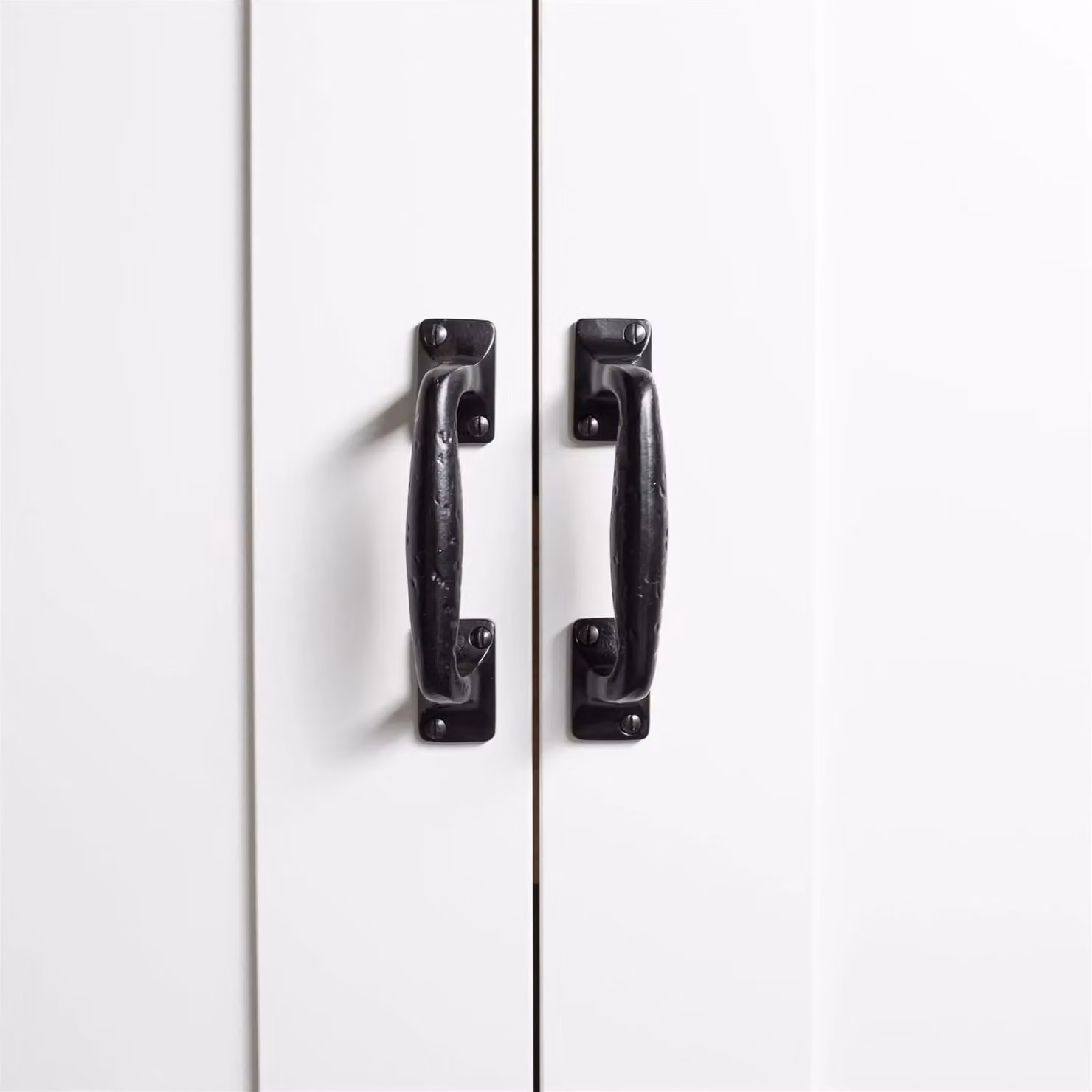 Hammer and Tongs Forged Iron Barn Door Handles in Matt Black, Pack of 4 – 4