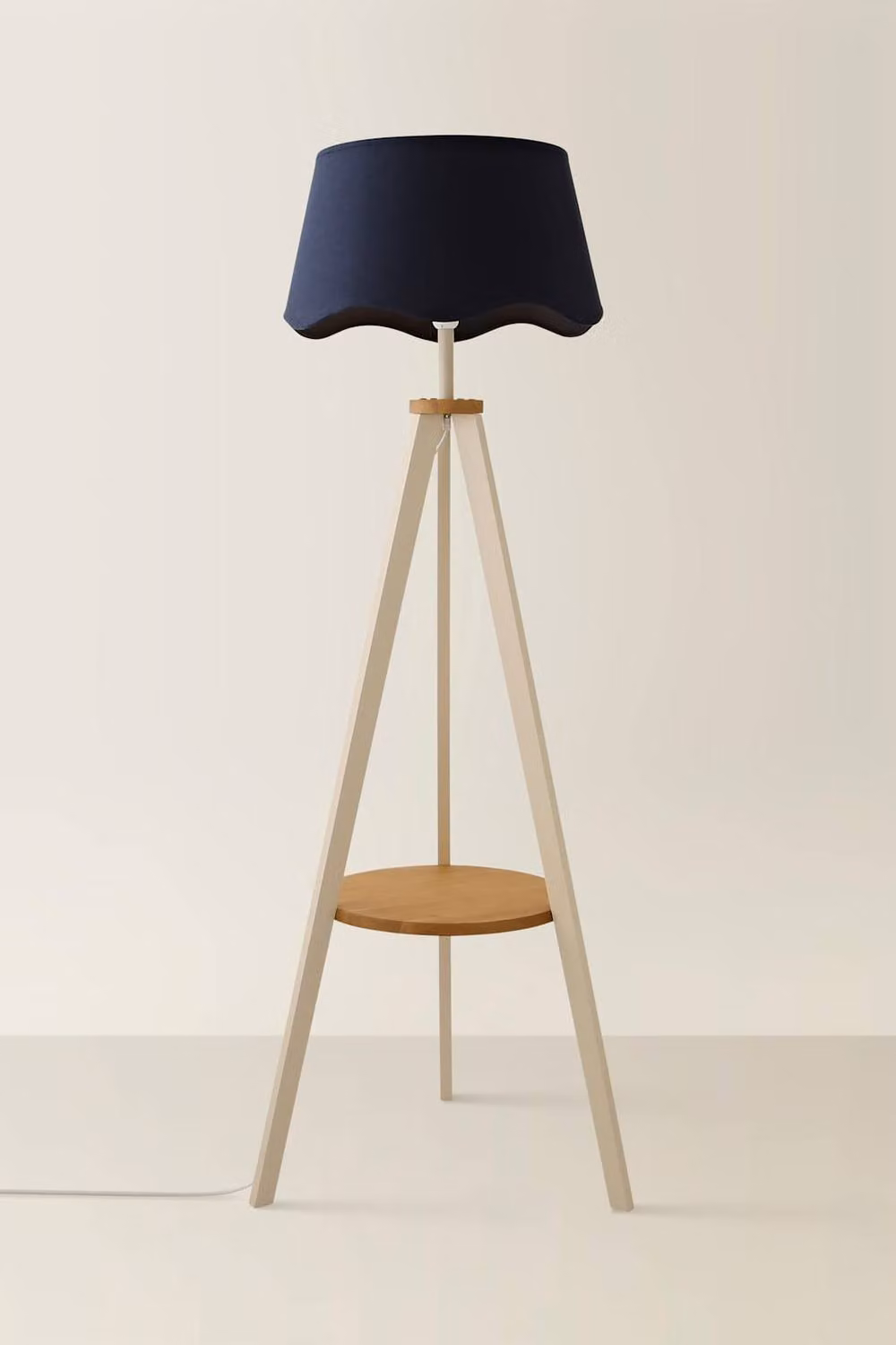 ValueLights Morrigan Tripod Floor Lamp with Navy Scalloped Fabric Shade and Cream Wood Base – 2