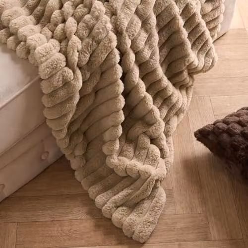 OHS Ribbed Faux Fur Fleece Throw Blanket in Brown and Beige, W/D/H: 125 x 150 cm – 3