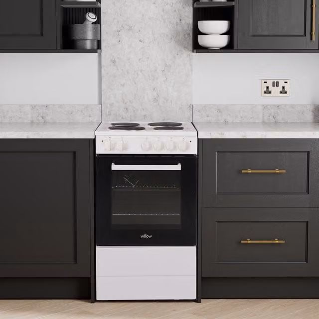 Willow 62L Freestanding Electric Cooker with Solid Plate and Grill in White