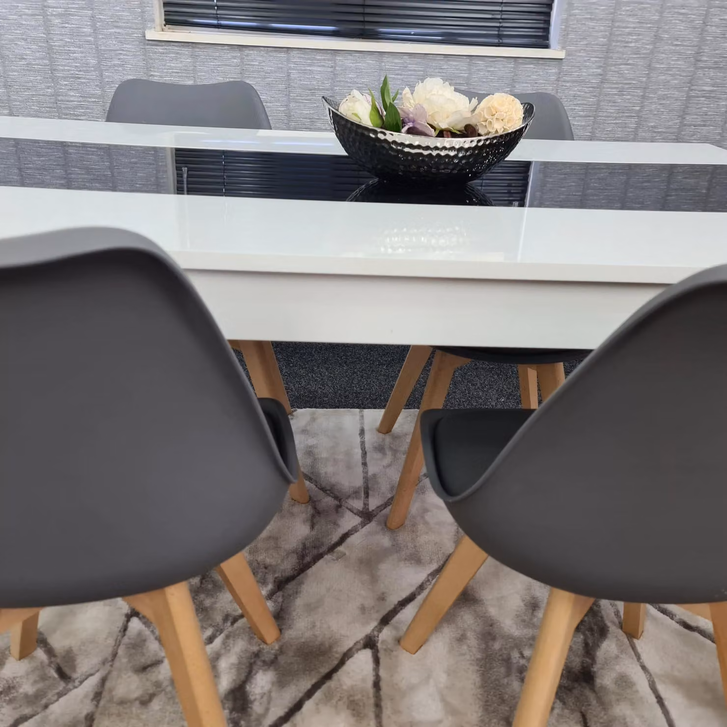 Kosy Koala Modern Dining Table and 4 Chairs Set in White, Black and Grey, W: 140 cm, D: 80 cm, H: 80 cm – 4