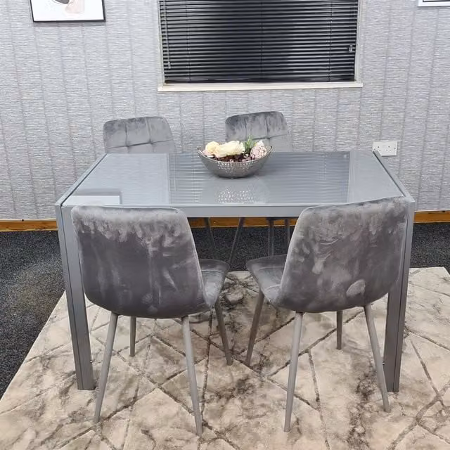 KOSY KOALA Modern Dining Set with Rectangular Grey Glass Table and 4 Grey Velvet Chairs in Brown