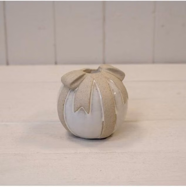 KDMD Ceramic Bauble Shaped Tealight Candle Holder with Textured Bow in Sand