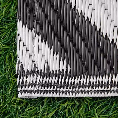 Outsunny Reversible Geometric Outdoor Rug in Black and White, W: 152 cm, D: 243 cm – 7