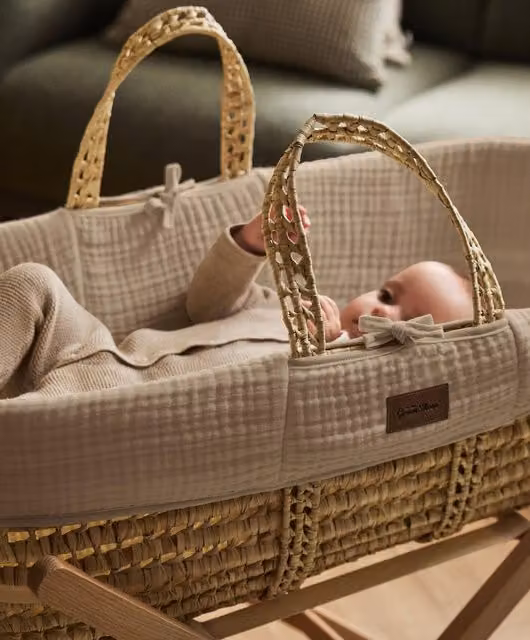 Little Green Sheep Muslin Moses Basket and Mattress in Brown and Beige