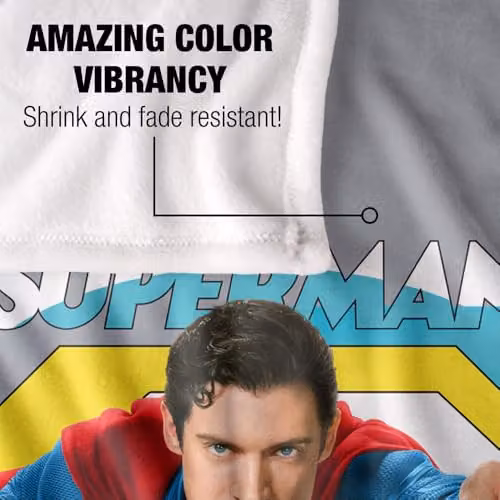 Warner Bros. Superman 2025 Comic Flight Super Soft Fleece Throw Blanket, Multicolour, W: 91.44 cm x L: 147 cm – 3