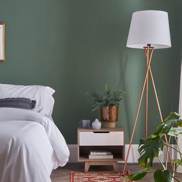 ValueLights Camden Copper Tripod Floor Lamp with White Fabric Tapered Shade and Bulb