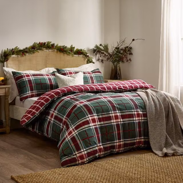 Braemar Check Brushed Cotton Duvet Cover Set in Pink, Red and Multicolour, W/D/H: 180 x 200 cm