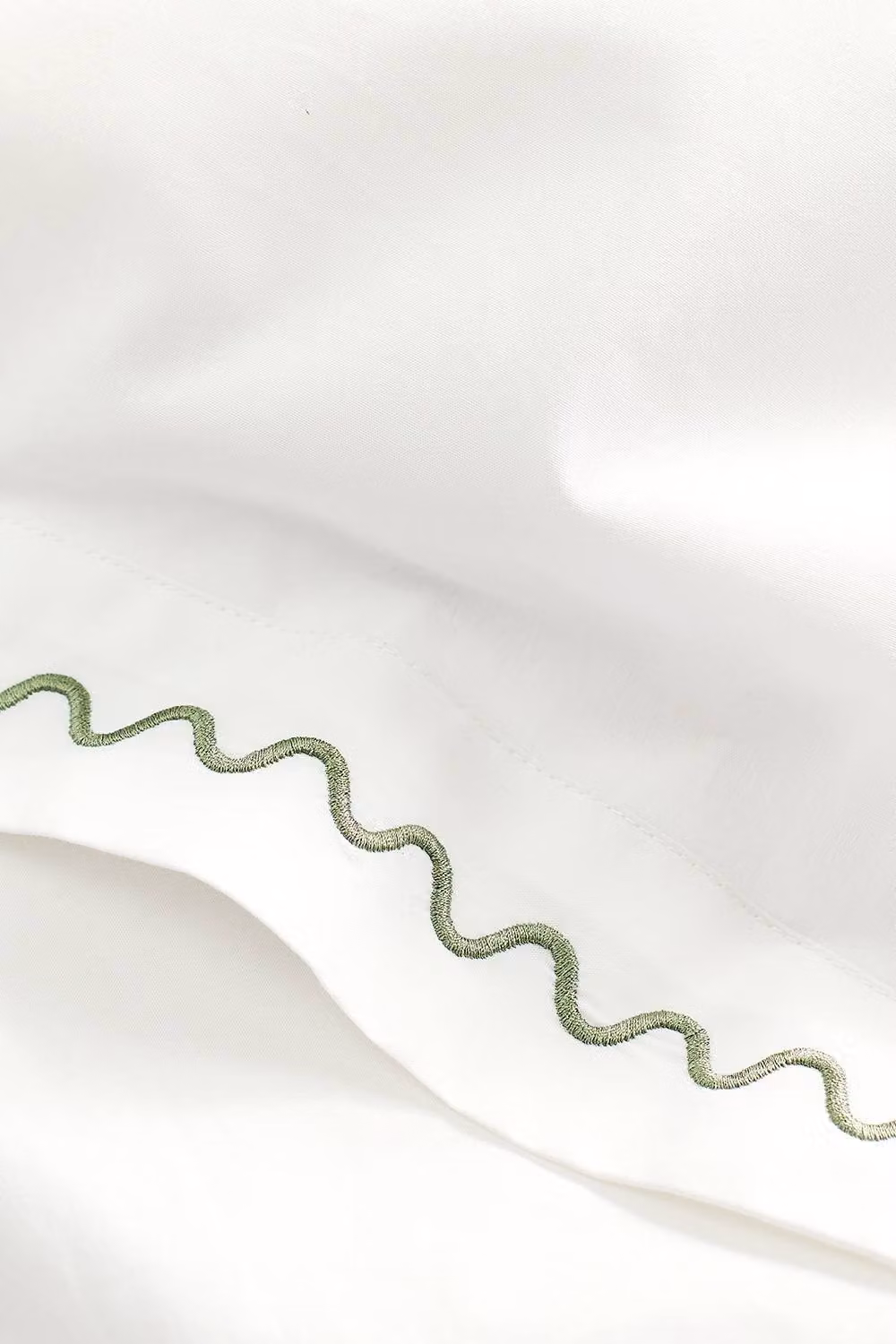 Christy Wave Edge Embroidered Cotton Percale Duvet Cover and Pillowcase Set in Green, W/D/H: 260 x 220 x 200 cm – 2