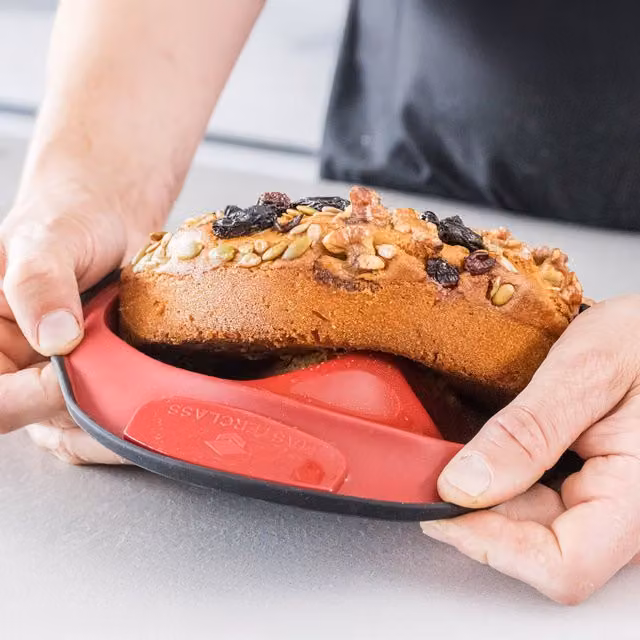 MasterClass Red Round Silicone Cake Tin, Diameter: 20.5 cm