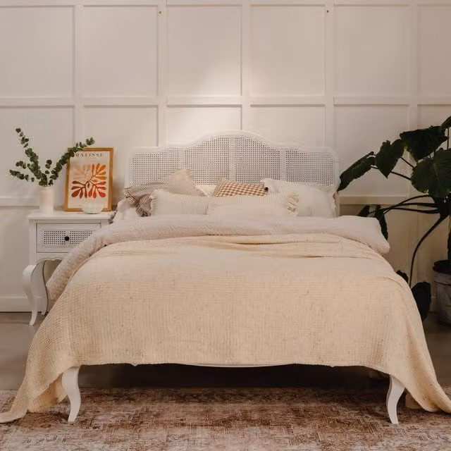 Statement Furniture Louis Solid Oak King Size Bed Frame with Rattan Cane Headboard in White, W/D/H: 152.4 x 200 x 124 cm – 1