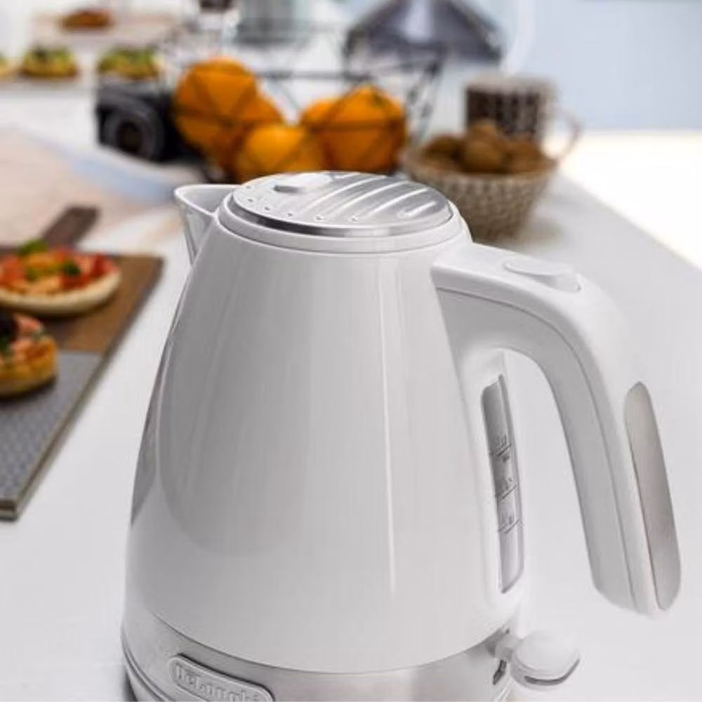 De'Longhi Active Line 1L 2000W Kettle in White – 2