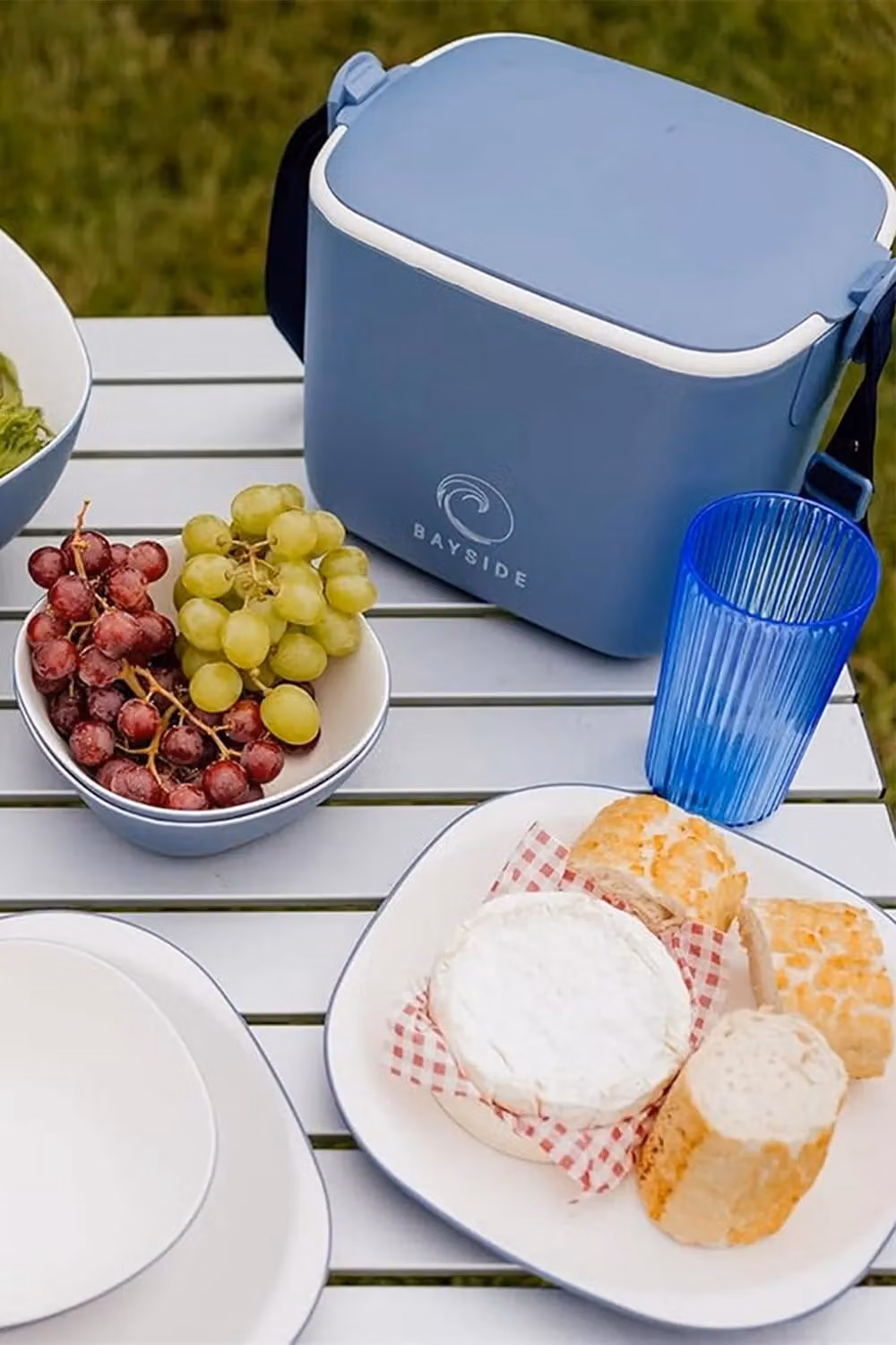 Bayside Blue Pool 16 Piece Melamine Picnic Tableware Set with Waterproof Picnic Blanket – 3
