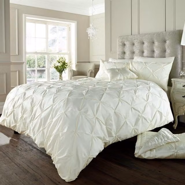 Smart Living Dotted Duvet Cover and Pillowcase Set in Beige and White, Cotton Polyester Blend, Duvet Cover W: 135 cm, H: 200 cm, Pillowcase W: 50 cm, H: 75 cm