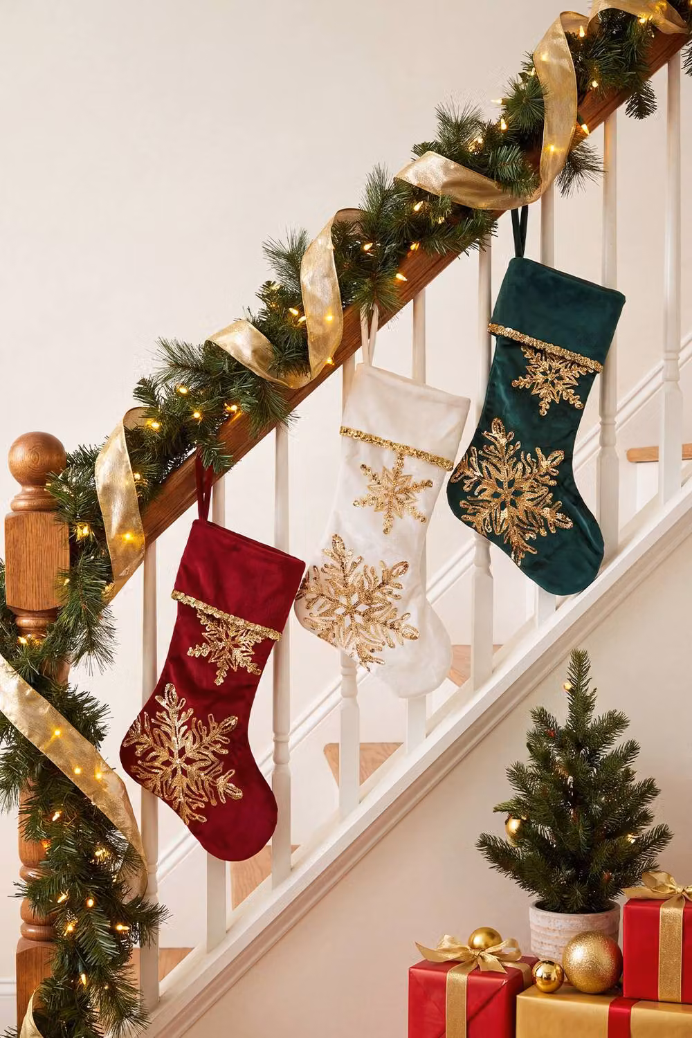 Living and Home 3-Pack Snowflake Christmas Stockings in White, Red, Green and Gold – 3