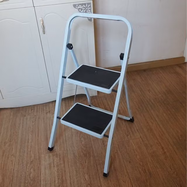 Gr8 Home 2 Step Folding Steel Step Ladder in White, Height: 81.5 cm