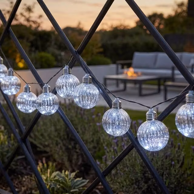 Garden Greatness Iridescent Firefly Opal Orb Solar String Lights in Multicolour Cool White