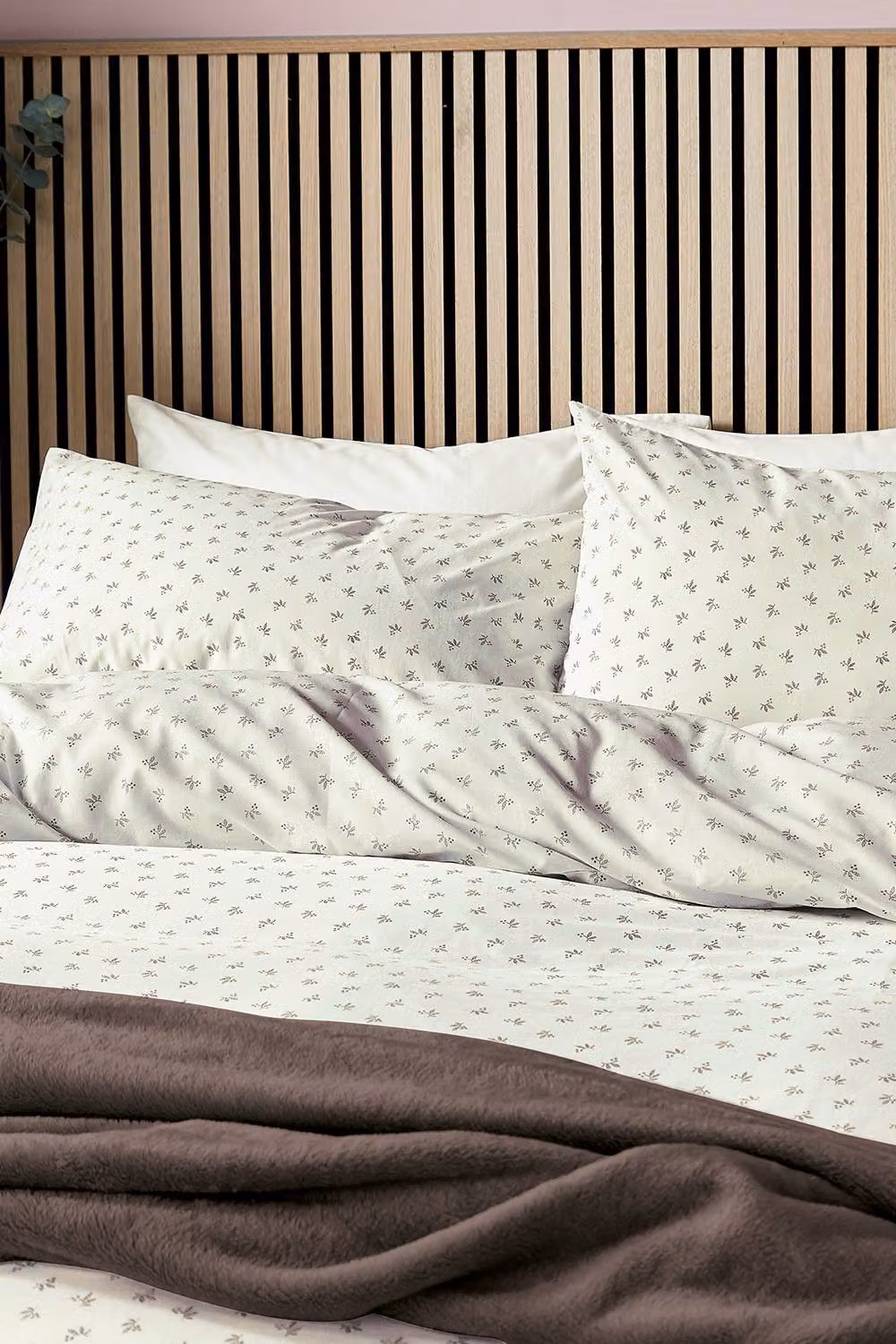 Helena Springfield Leaf Sprig Single Duvet Cover and Pillowcase Set in Brown and White – 2