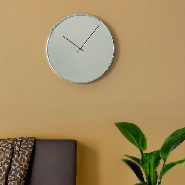Premier Housewares Baillie Round Analog Wall Clock in Silver and Black with Chrome and Mirror Finish, Diameter: 40 cm
