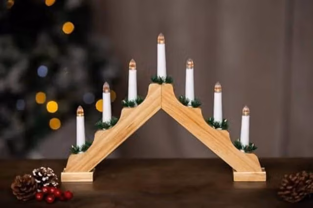 Marco Paul Classic Christmas Candle Bridge in Brown Wood with Taper Flicker Effect – 1