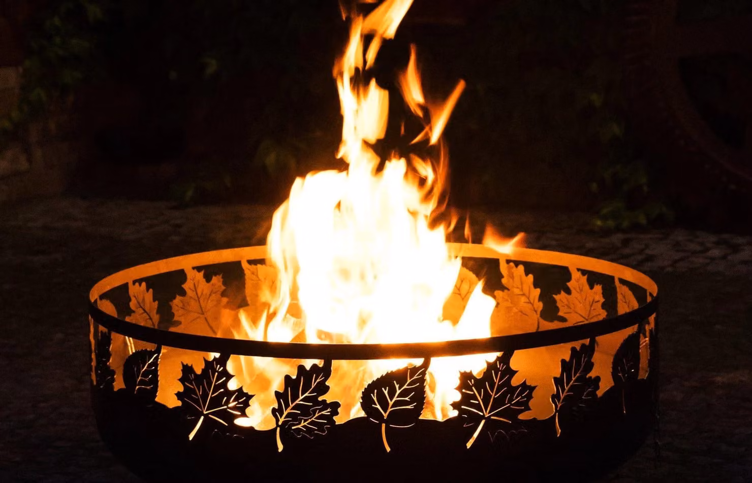 Norfolk Leisure Lifestyle Toronto 80cm Decorative Metal Fire Bowl in Black – 4