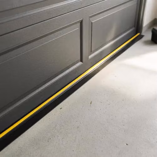Harbour Housewares Self-Adhesive EPDM Rubber Universal Garage Door Bottom Seal Strip, Black, Length: 305 cm – 2
