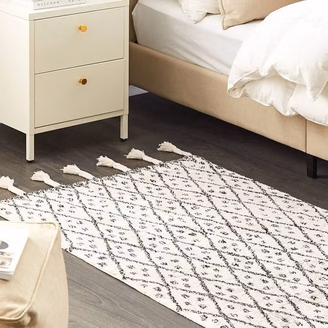 Wyld and Coco Hand-Tufted Cotton Geometric Rectangular Rug in White and Black, W: 80 cm, L: 150 cm – 1