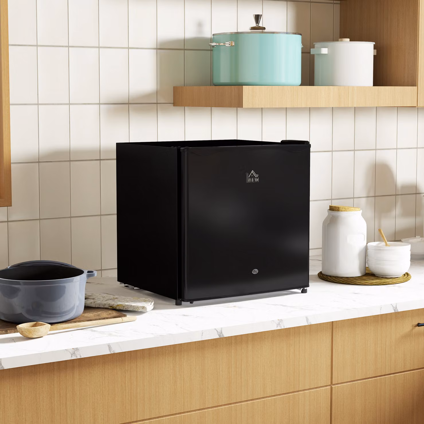 HOMCOM 46 Litre Lockable Countertop Fridge in Black with Reversible Door and Fresh Zone – 2