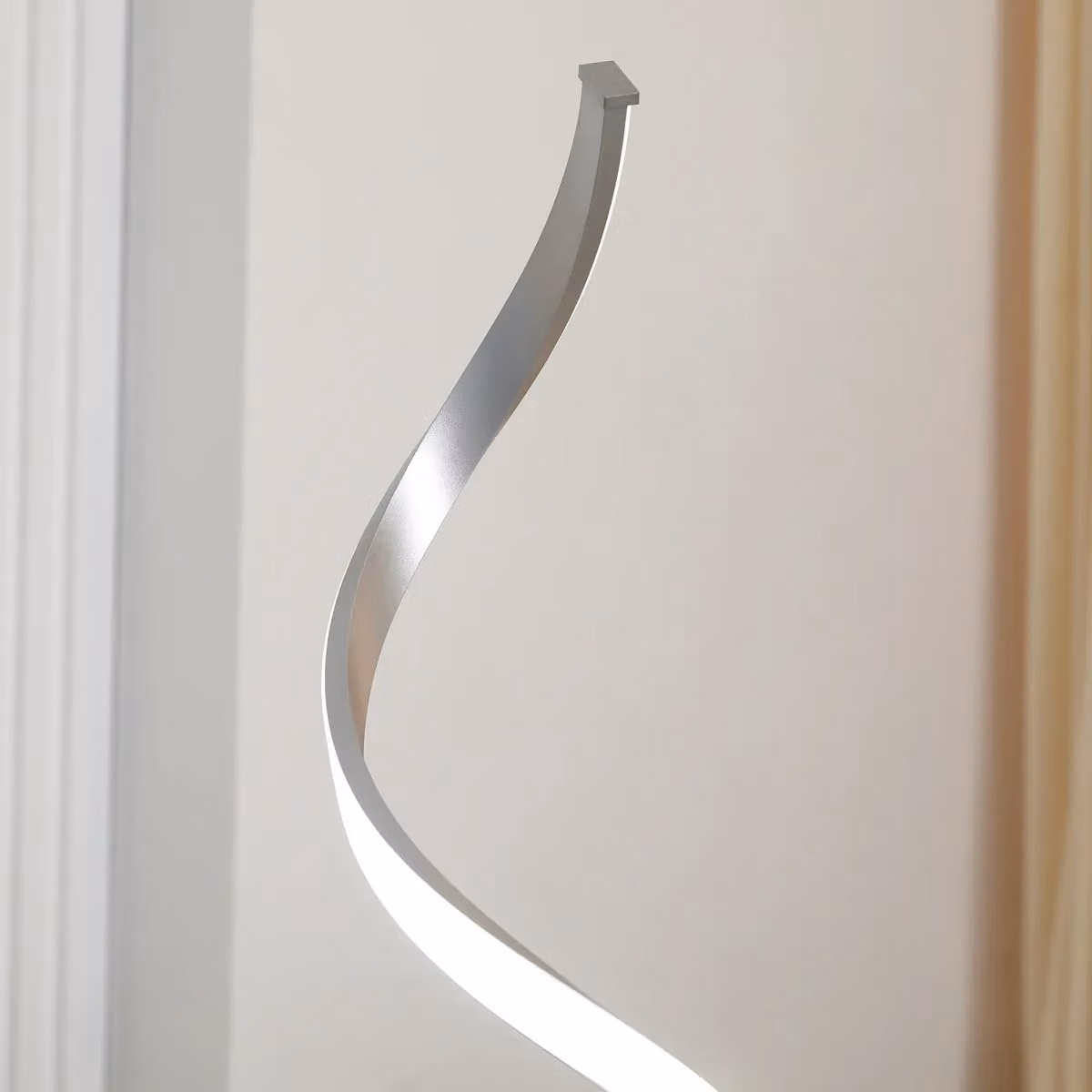 HOMCOM Modern Dimmable Spiral Floor Lamp in Silver – 3