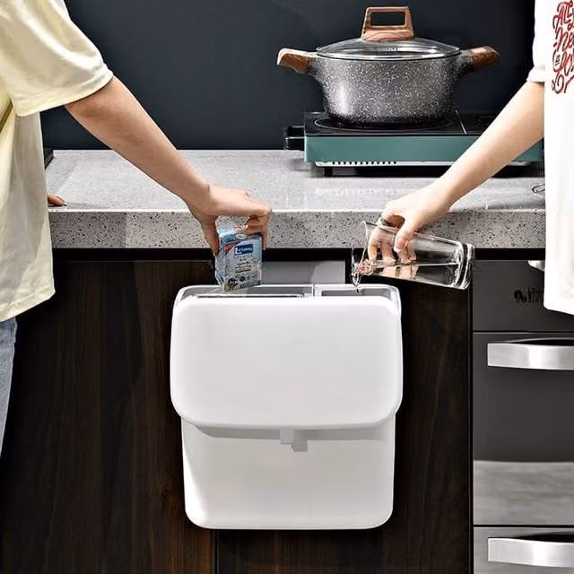 Livingandhome White Wall Mounted Hanging Kitchen Trash Bin with Flip Lid