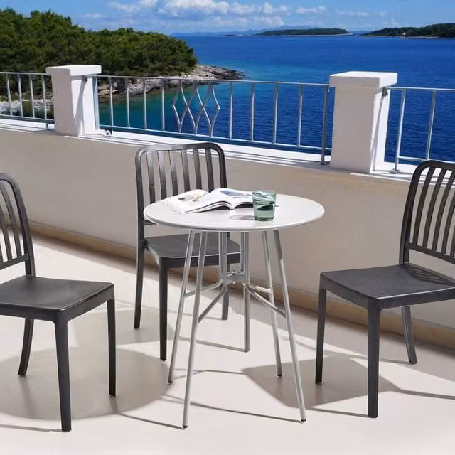 Wyld and Coco Grey Round Outdoor Dining Table, Diameter: 64 cm, Powder-Coated Metal – 1