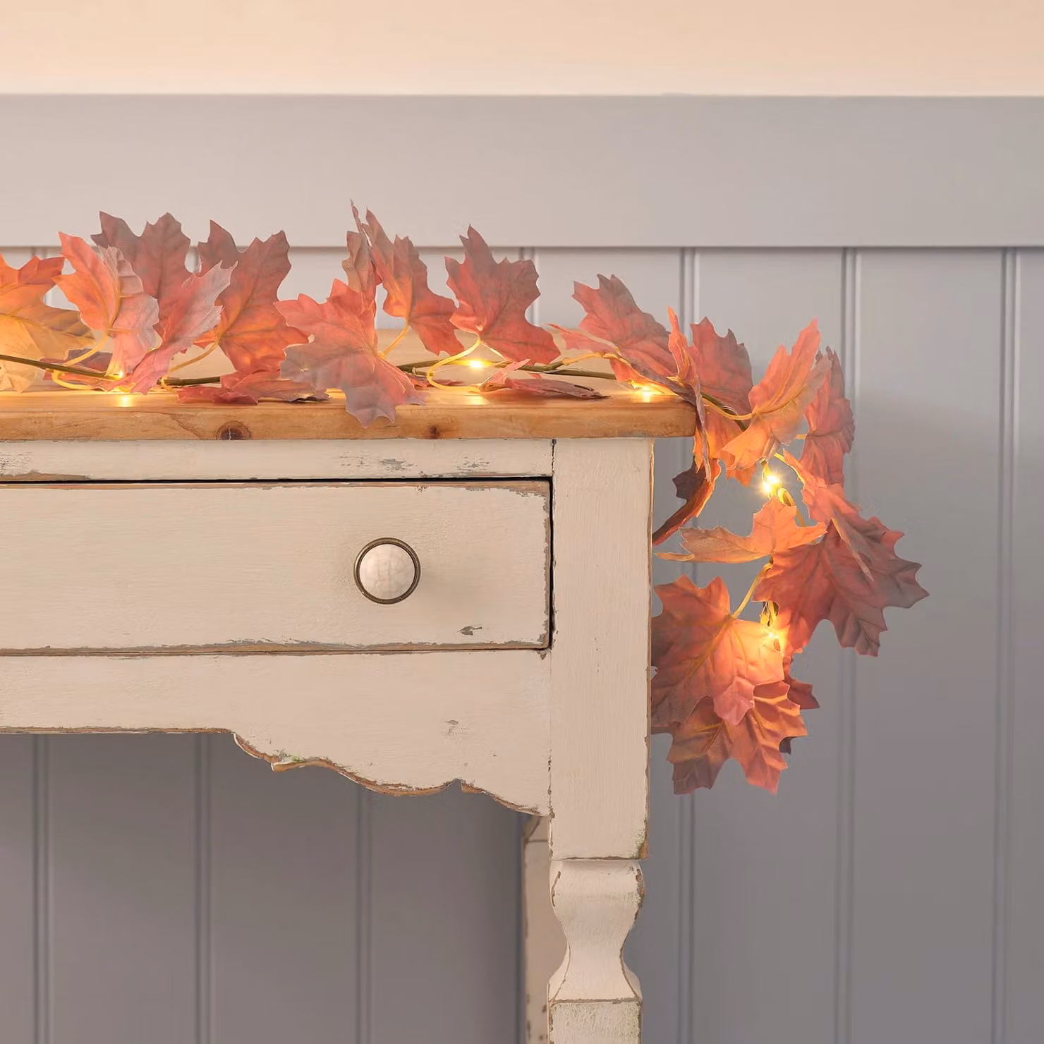 Lights4fun Pre Lit Maple Leaf Autumn Garland in Brown, White and Orange, 2.5m – 1
