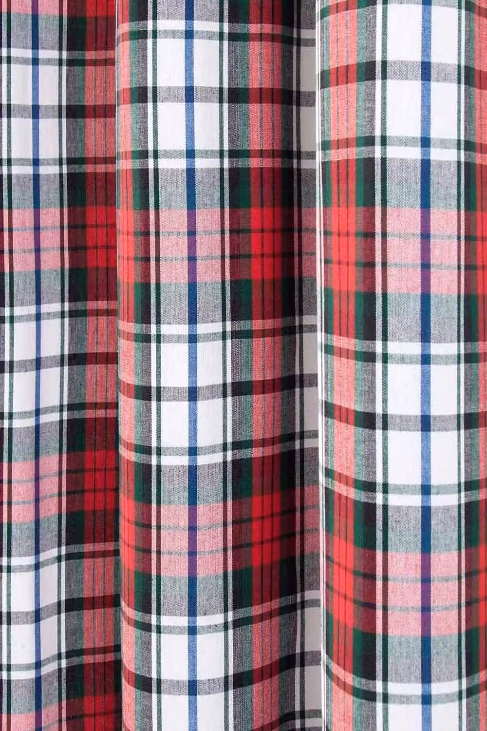 Homescapes Macduff Tartan Check Cotton Eyelet Curtain Pair in Red, Green and White, Width: 140 cm, Drop: 229 cm – 2