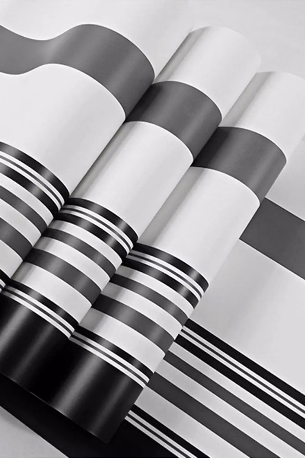 Living and Home Modern Striped Nonwoven Wallpaper Roll in Grey, Black and White, W/H: 53 cm x 9.5 m – 4