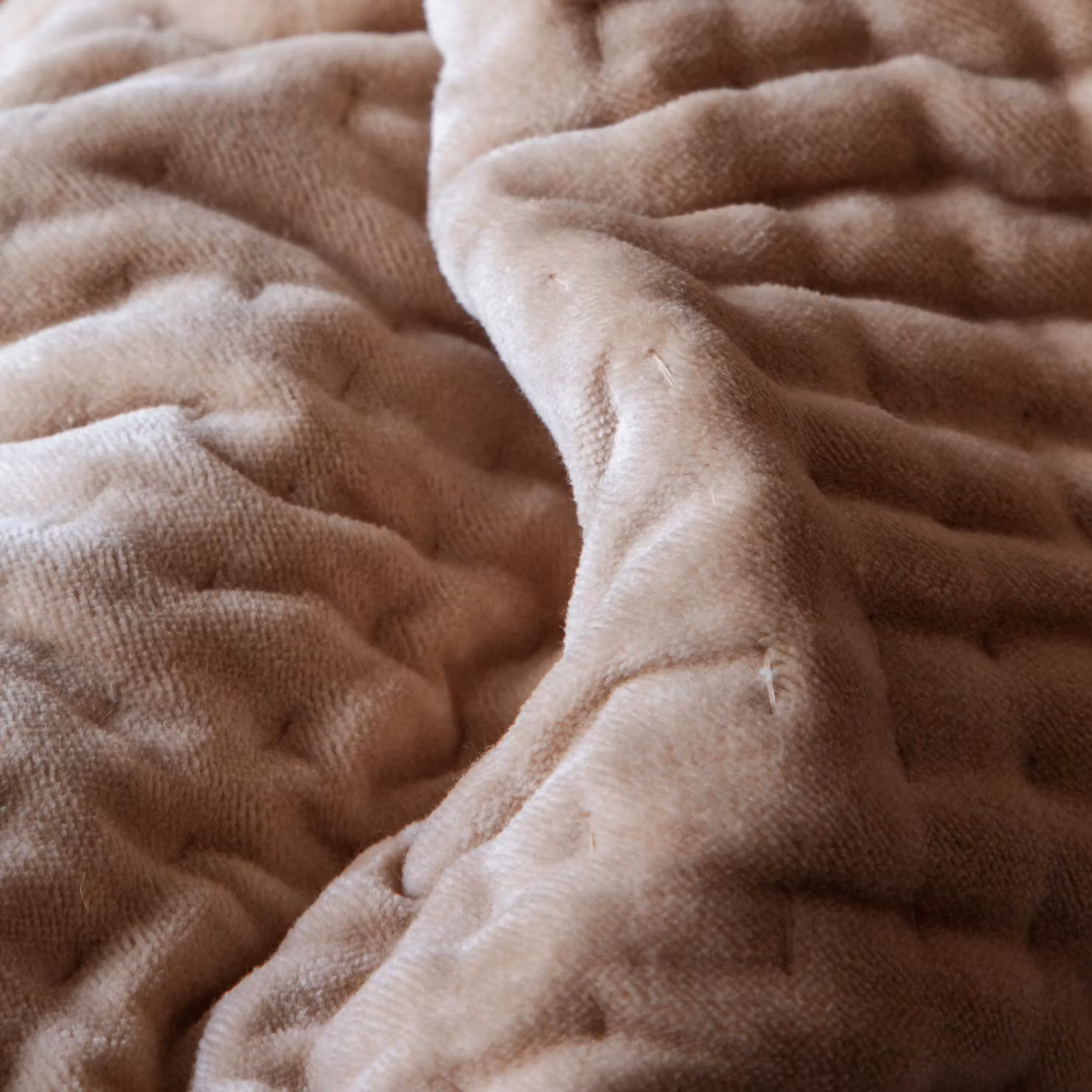 Voyage Maison Haze Quilted Cotton Throw in Coral Pink, W/D/H: 140 x 200 cm – 2