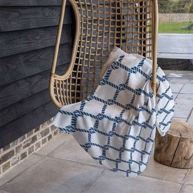 Benjamin Tate Design Geometric Fleece Blanket in Blue and Sand, W/D/H: 120 x 150 cm – 1