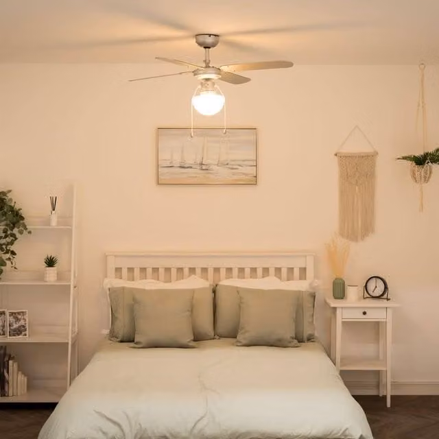 ValueLights Mirage 42 inch 4 Blade Ceiling Light Fan with Remote Control in Chrome, Black and Silver