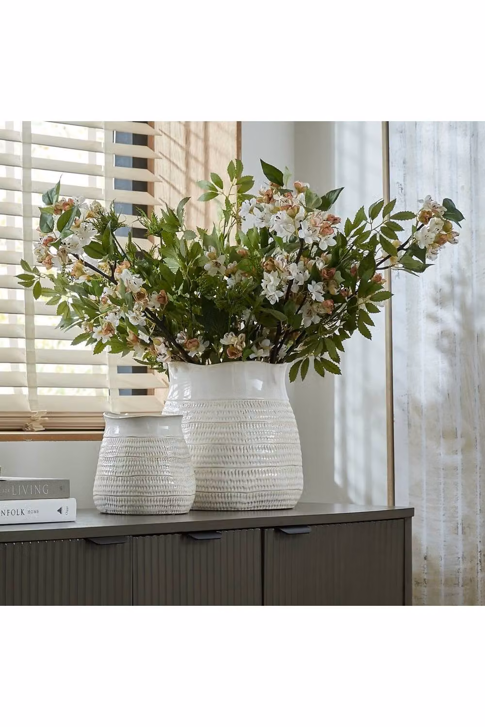 KDMD Tava Wide Hewn Ceramic Vase in White and Silver with Rustic Texture – 3