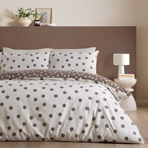 Catherine Lansfield Reversible Polka Dot Single Duvet Cover and Pillowcase Set, Brown, Duvet Cover: 135 x 200 cm, Pillowcase: 50 x 75 cm – 1
