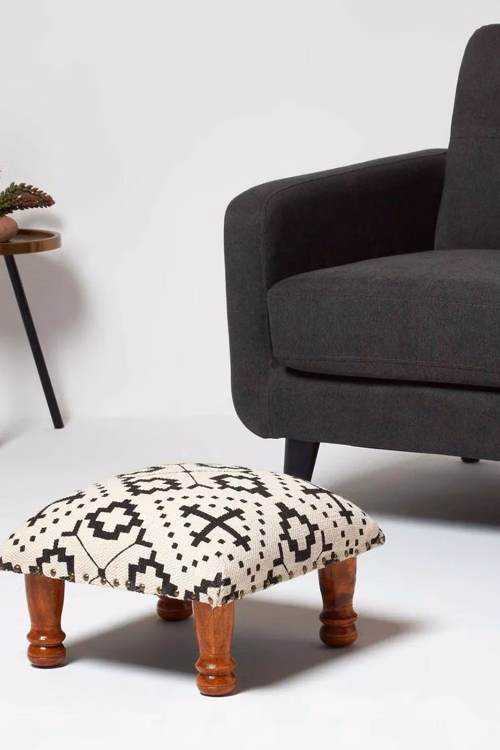 Homescapes Reva Black Geometric Fabric Footstool, W/D/H: 40 x 40 x 25 cm – 2